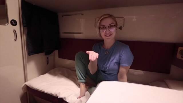 Пикапер соблазнил русскую блондинку на секс в купе поезда