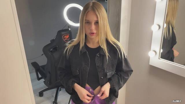 Сосед оттрахал стройную блондинку в письку большим членом