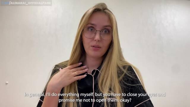 Очкастая милфа помогла кончить парню с поломанными руками