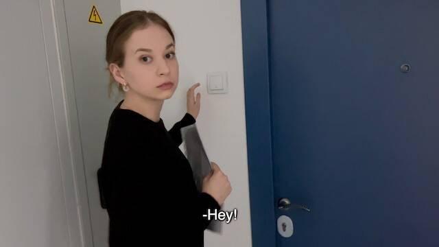 Русская администраторша жилого комплекса загладила вину перед жильцом сексом от первого лица