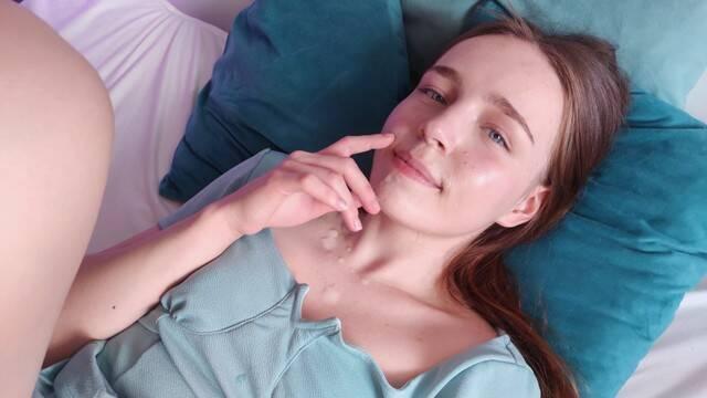 Рыжая 18-летка любит раздвигать ноги для секса в миссионерской позе