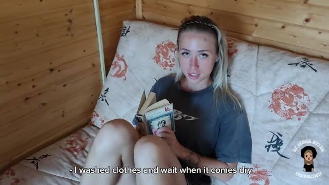 Вернулся с работы, увидел русскую блондинку без трусиков и трахнул