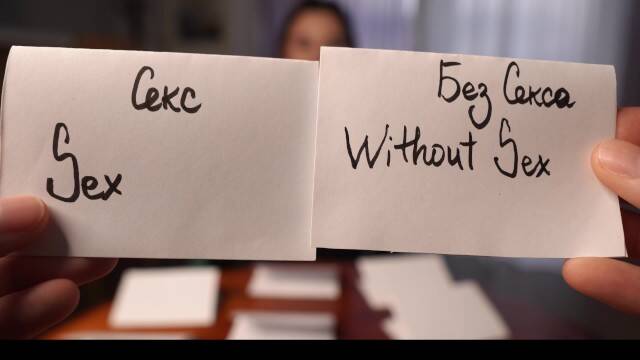 Рыжая девушка проиграла минет парню и покорно отсосала