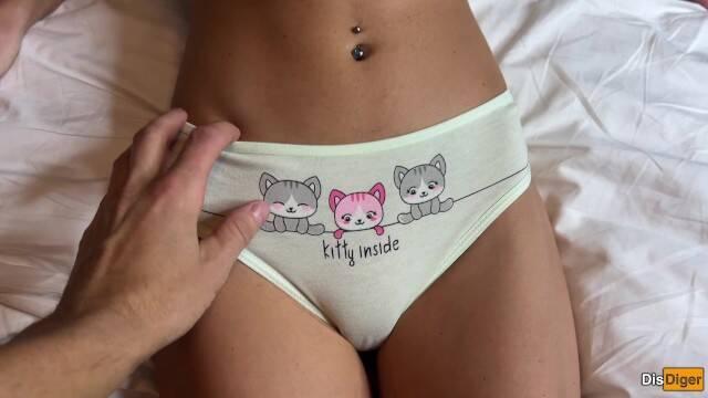 Кончил на тощую попку соседки после быстрого секса